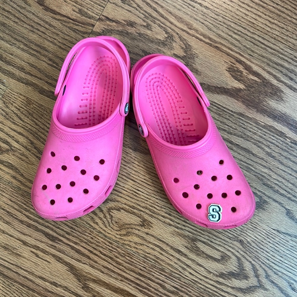 Pink crocs